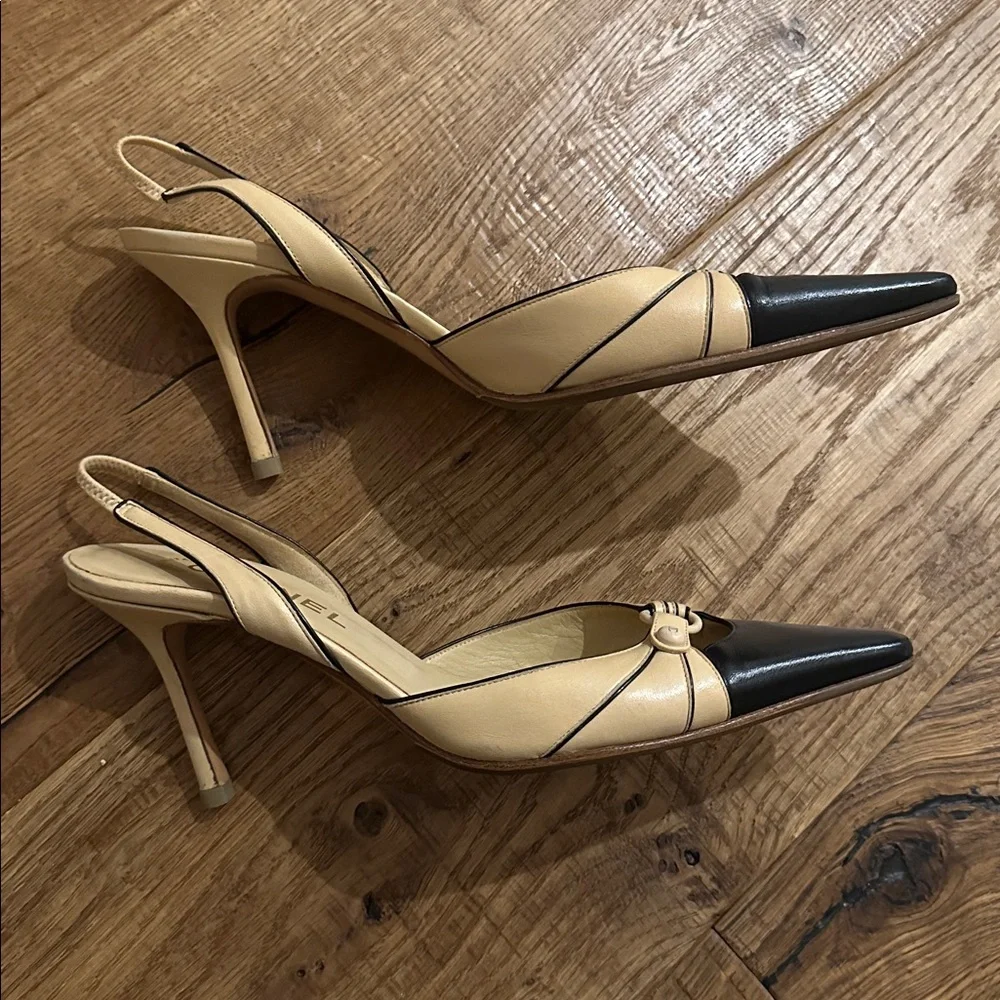 CHANEL Vintage Two-Tone Black and Cream Heels 39 - Picture 12 of 12